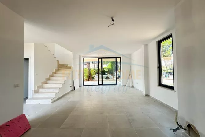 Luxury villas for sale in Durres 4+1, Emty