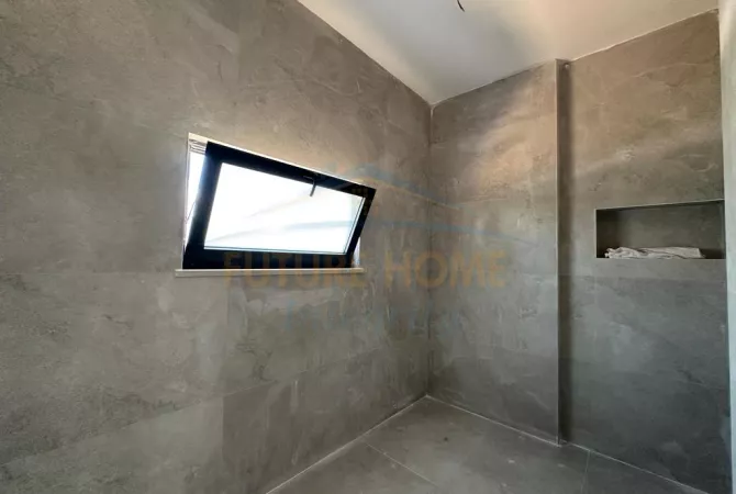 Luxury villas for sale in Durres 4+1, Emty