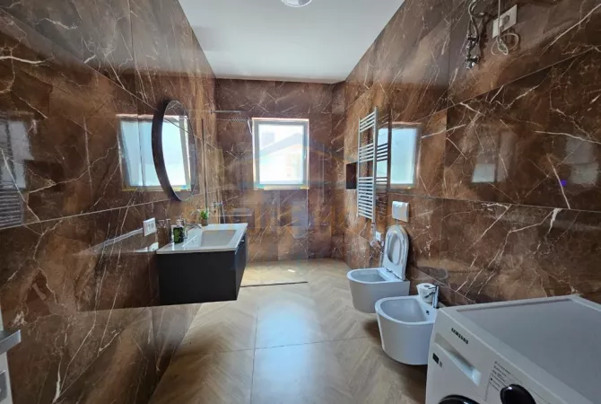 Shtepi me qera Apartament ne Tirane, 2+1, Mobilimi E mobiluar, Pagesa 100,000  Leke.