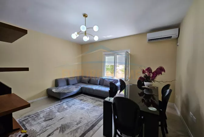 Shtepi me qera Apartament ne Tirane, 2+1, Mobilimi E mobiluar, Pagesa 100,000  Leke.