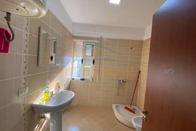 Qera, Apartament 2+1+2 per Zyra, Bulevardi i Ri, Tirane.