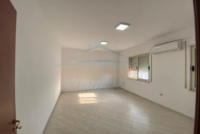 Business Property for Rent 3+1 in Tirana - 620 Euro