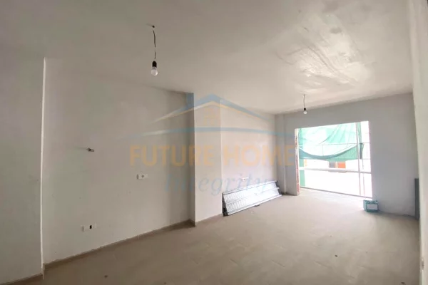 Shtepi ne shitje Apartament ne Tirane, 1+1, Mobilimi Bosh, pa mobiluar, Pagesa 136,000  Euro.