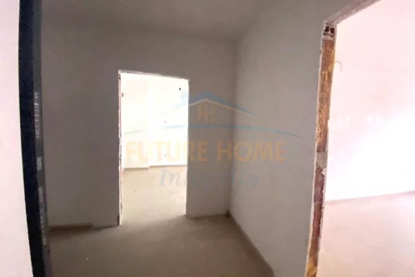 Shtepi ne shitje Apartament ne Tirane, 1+1, Mobilimi Bosh, pa mobiluar, Pagesa 136,000  Euro.