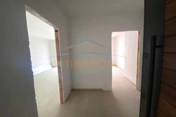 Shtepi ne shitje Apartament ne Tirane, 1+1, Mobilimi Bosh, pa mobiluar, Pagesa 136,000  Euro.