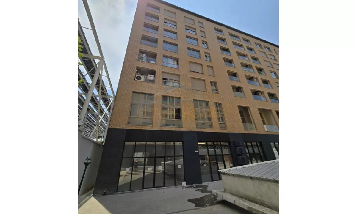 Qera, Ambient Biznesi, Rruga Xhanfize Keko, Tirane.