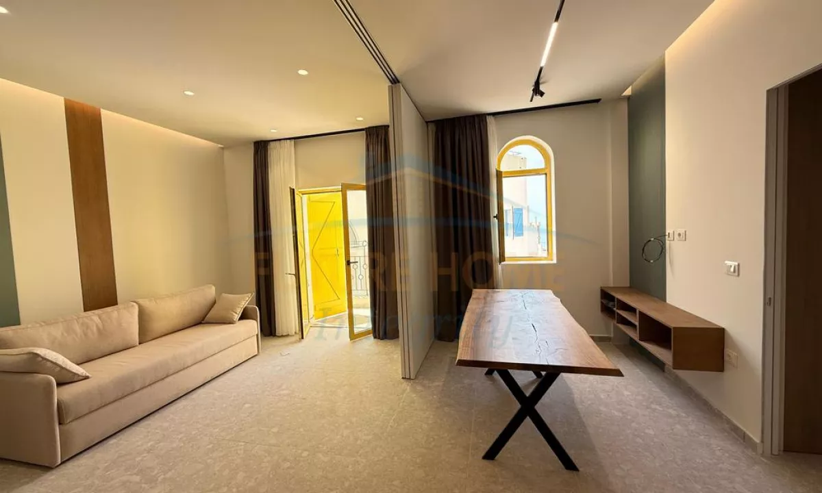 Shtepi ne shitje Apartament ne Vlore, 2+1, Mobilimi Pjeserisht e mobiluar, Pagesa 505,000  Euro.