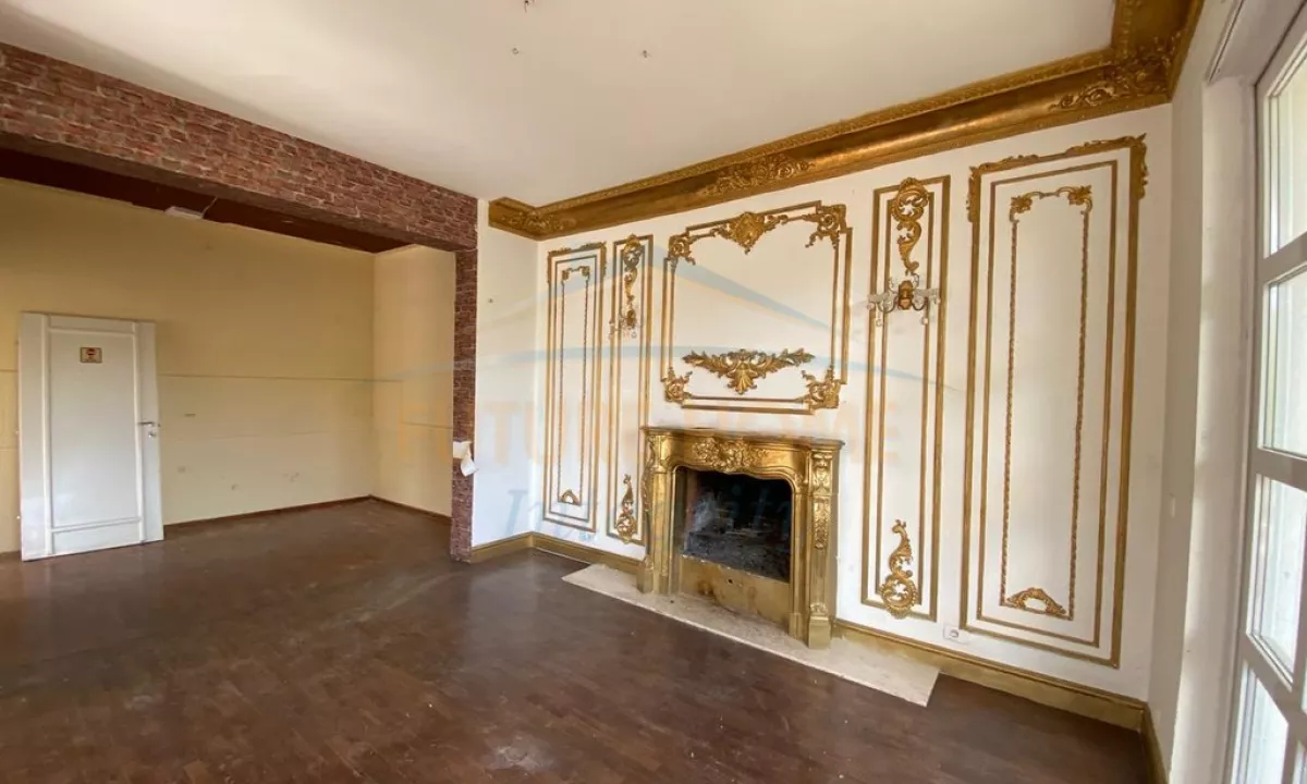 Shtepi me qera Vila Luksoze ne Tirane, 7+1, Mobilimi Bosh, pa mobiluar, Pagesa 1,500  Euro.