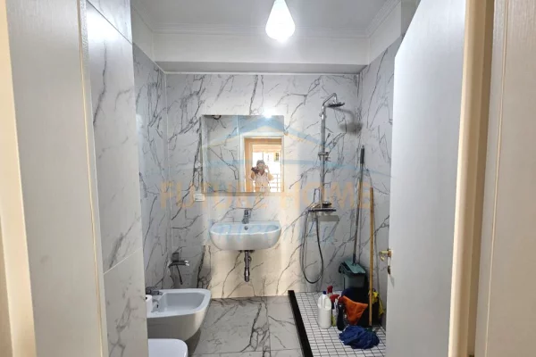 Shtepi me qera Apartament ne Tirane, 2+1, Mobilimi E mobiluar, Pagesa 800  Euro.