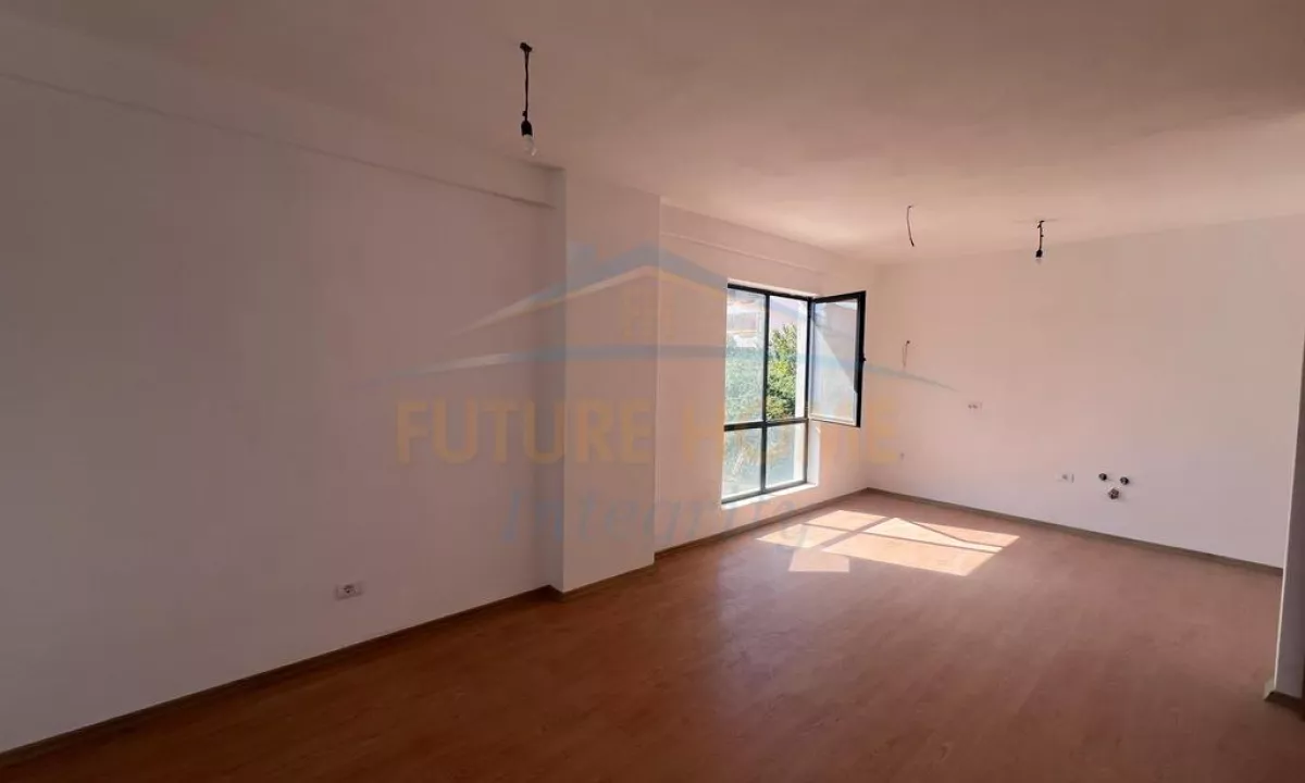 Shtepi ne shitje Apartament ne Tirane, 3+1, Mobilimi Bosh, pa mobiluar, Pagesa 190,148  Euro.