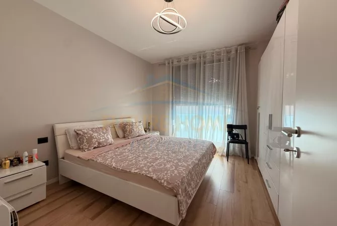 Shtepi ne shitje Apartament ne Tirane, 1+1, Mobilimi E mobiluar, Pagesa 227,000  Euro.
