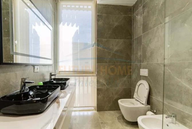 Shtepi ne shitje Vila Luksoze ne Vlore, 3+1, Mobilimi E mobiluar, Pagesa 1,570,000  Euro.