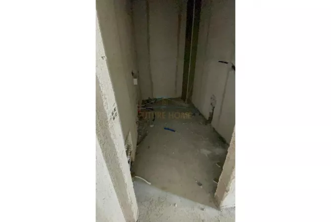 Shtepi ne shitje Apartament ne Durres, 2+1, Mobilimi Bosh, pa mobiluar, Pagesa 111,400  Euro.