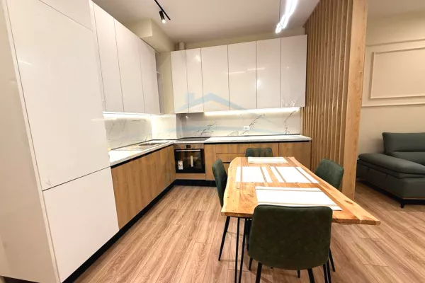Shtepi ne shitje Apartament ne Tirane, 2+1, Mobilimi E mobiluar, Pagesa 256,000  Euro.