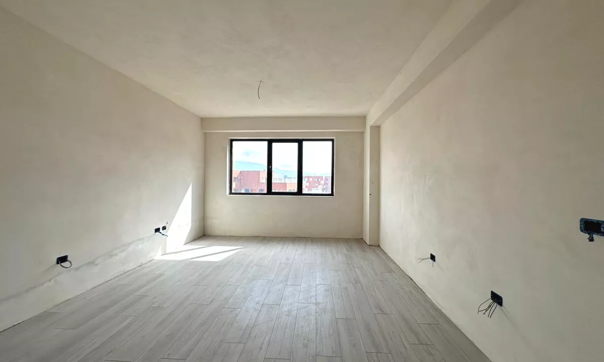 Shtepi ne shitje Apartament ne Tirane, 1+1, Mobilimi Bosh, pa mobiluar, Pagesa 112,400  Euro.