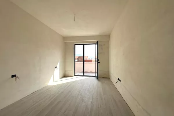 Shtepi ne shitje Apartament ne Tirane, 1+1, Mobilimi Bosh, pa mobiluar, Pagesa 112,400  Euro.