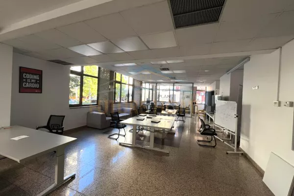 Ambient biznesi me qera 3+1 ne Tirane - 4,250 Euro