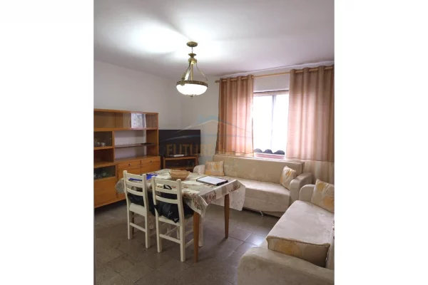 Qera, Apartament 2+1, Pazari i Ri 550 euro i mobiluar