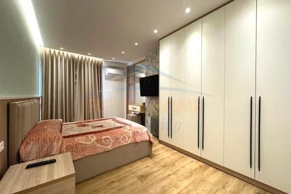 Appartamento in vendita a Tirana 1+1, Arredato