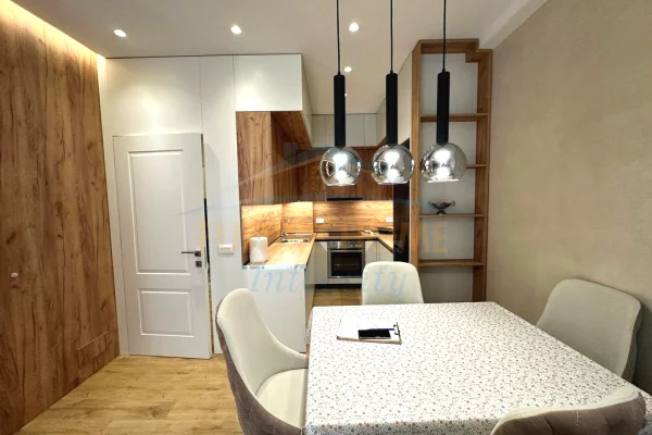 Appartamento in vendita a Tirana 1+1, Arredato