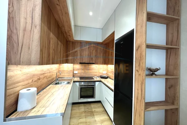 Appartamento in vendita a Tirana 1+1, Arredato