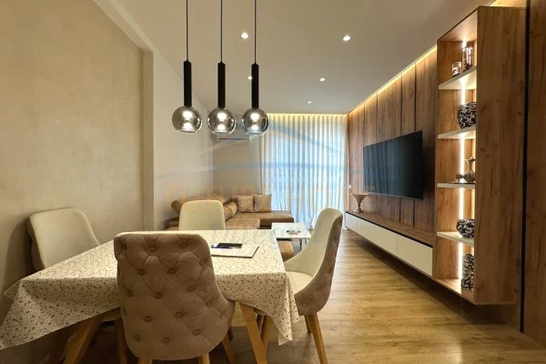 Appartamento in vendita a Tirana 1+1, Arredato