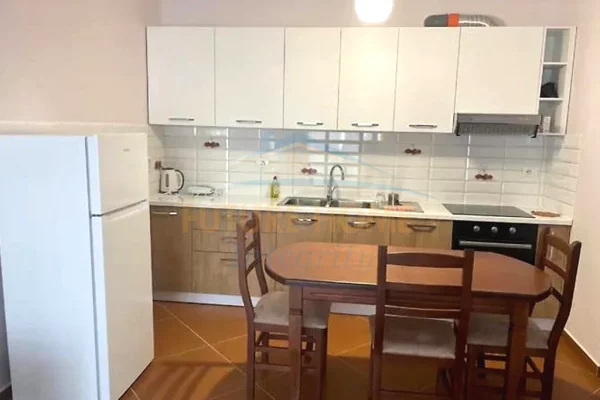 Shtepi me qera Apartament ne Vlore, 1+1, Mobilimi E mobiluar, Pagesa 400  Euro.