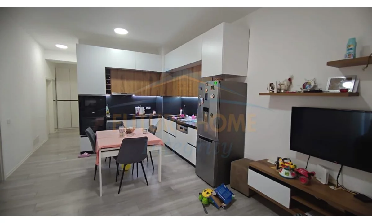 Appartamento in vendita a Tirana 2+1, Arredato