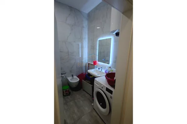 Appartamento in vendita a Tirana 2+1, Arredato