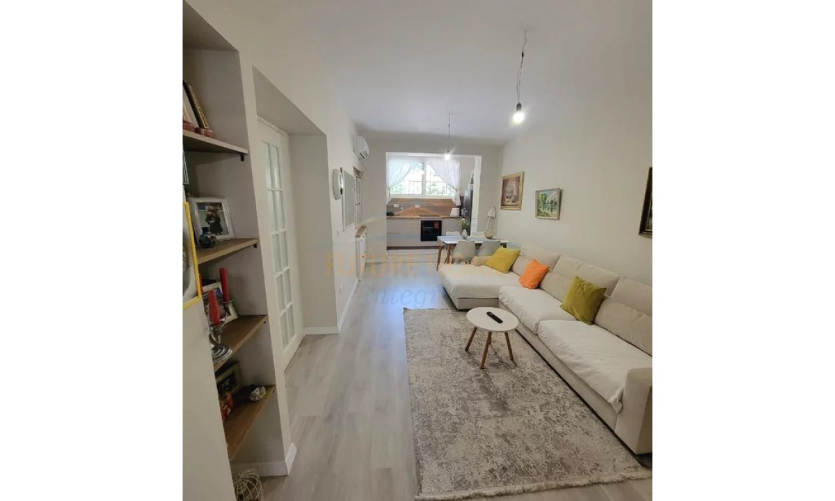 Appartamento in vendita a Tirana 1+1, Arredato