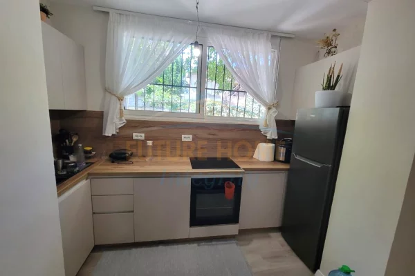 Appartamento in vendita a Tirana 1+1, Arredato