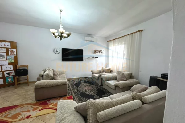 Shitet, Apartament 2+1+2, Porcelan, Tiranë.