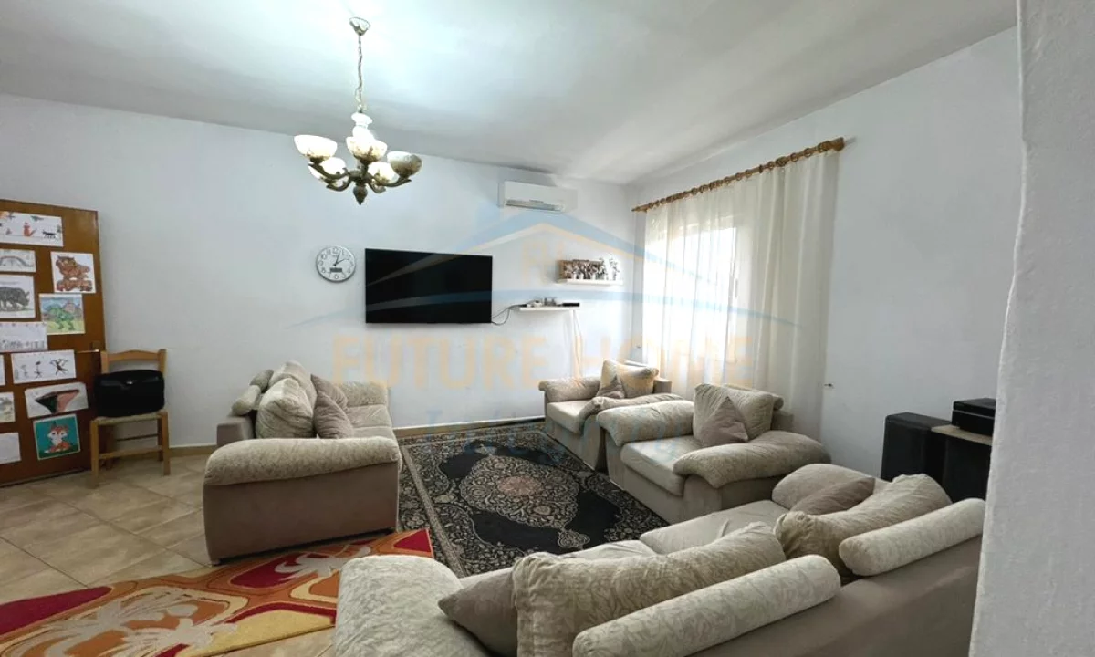 Shtepi ne shitje Apartament ne Tirane, 2+1, Mobilimi Pjeserisht e mobiluar, Pagesa 125,000  Euro.