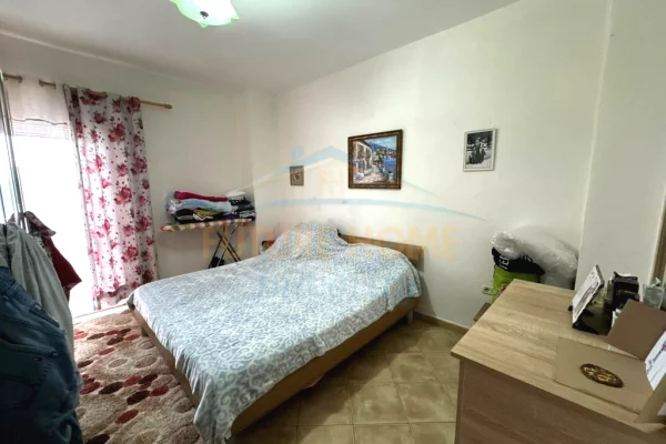 Shtepi ne shitje Apartament ne Tirane, 2+1, Mobilimi Pjeserisht e mobiluar, Pagesa 125,000  Euro.