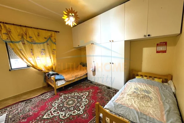Shtepi ne shitje Apartament ne Tirane, 2+1, Mobilimi Pjeserisht e mobiluar, Pagesa 125,000  Euro.