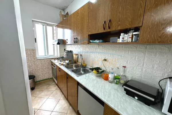 Shtepi ne shitje Apartament ne Tirane, 2+1, Mobilimi Pjeserisht e mobiluar, Pagesa 125,000  Euro.