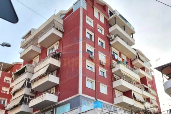 Qera, Ambient Biznesi, Selitë, Tiranë.pranë rrethit.