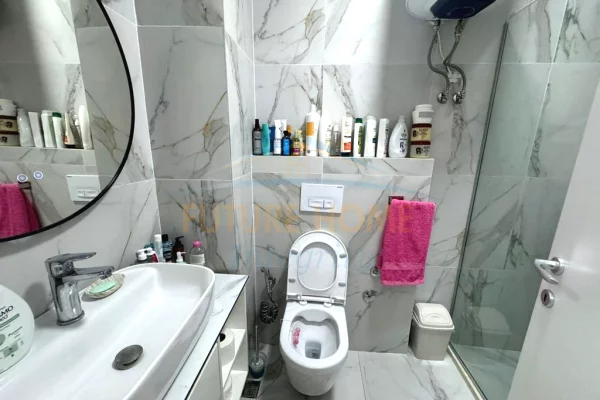 Shtepi ne shitje Apartament ne Tirane, 1+1, Mobilimi E mobiluar, Pagesa 160,000  Euro.