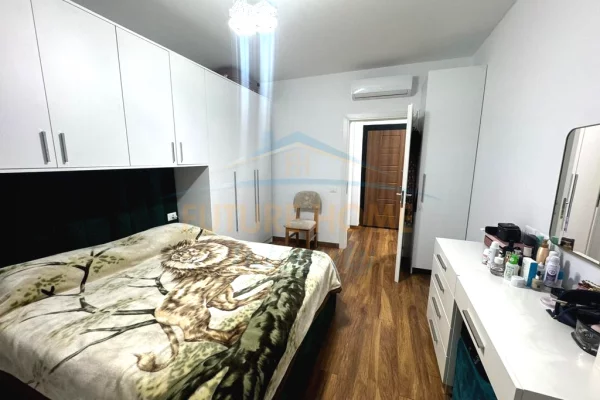 Shtepi ne shitje Apartament ne Tirane, 1+1, Mobilimi E mobiluar, Pagesa 160,000  Euro.