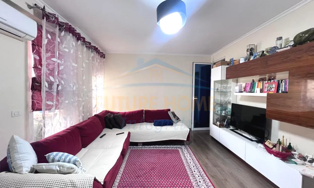 Shtepi ne shitje Apartament ne Tirane, 2+1, Mobilimi E mobiluar, Pagesa 152,000  Euro.