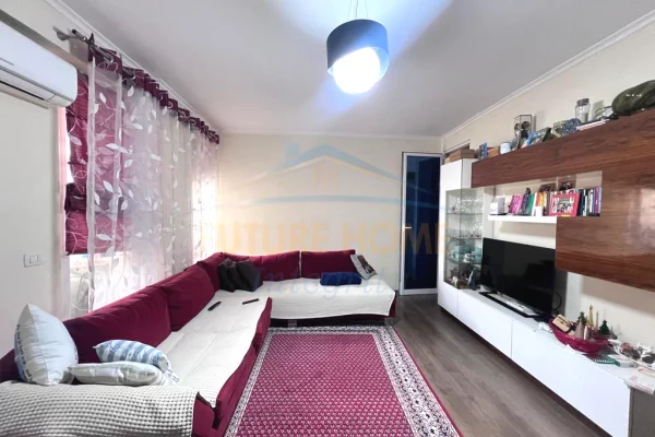 Shitet, Apartament 2+1, Zogu i Zi, Tiranë.