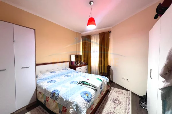 Shtepi ne shitje Apartament ne Tirane, 2+1, Mobilimi E mobiluar, Pagesa 152,000  Euro.