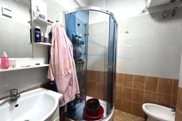 Shtepi ne shitje Apartament ne Tirane, 2+1, Mobilimi E mobiluar, Pagesa 152,000  Euro.