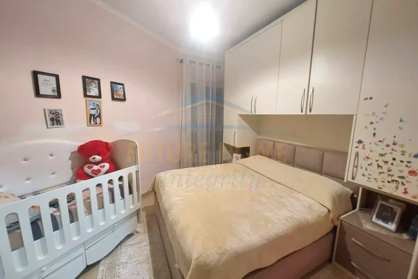 Shtepi ne shitje Apartament ne Tirane, 1+1, Mobilimi E mobiluar, Pagesa 140,000  Euro.