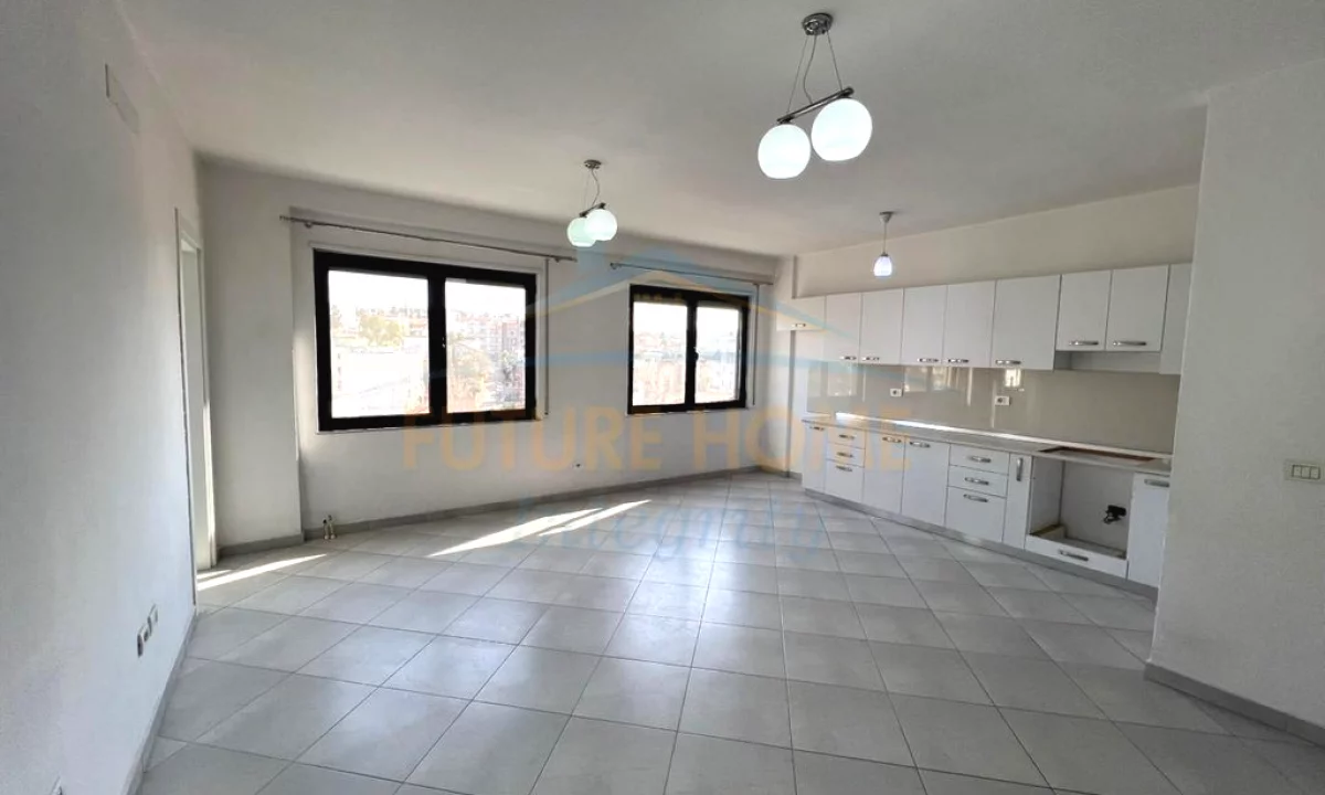 Shtepi ne shitje Apartament ne Tirane, 2+1, Mobilimi Pjeserisht e mobiluar, Pagesa 208,000  Euro.