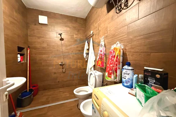 Shtepi ne shitje Apartament ne Tirane, 2+1, Mobilimi Pjeserisht e mobiluar, Pagesa 208,000  Euro.