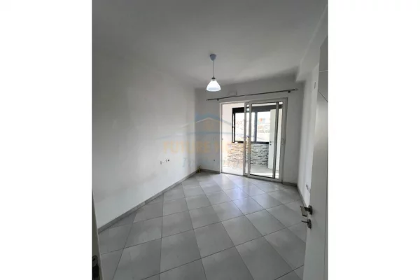 Shtepi ne shitje Apartament ne Tirane, 2+1, Mobilimi Pjeserisht e mobiluar, Pagesa 208,000  Euro.