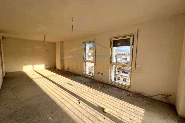 Appartamento in vendita a Tirana 2+1, Vuoto