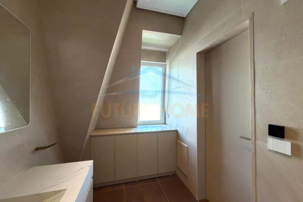 Shtepi me qera Apartament ne Tirane, 2+1, Mobilimi E mobiluar, Pagesa 2,200  Euro.