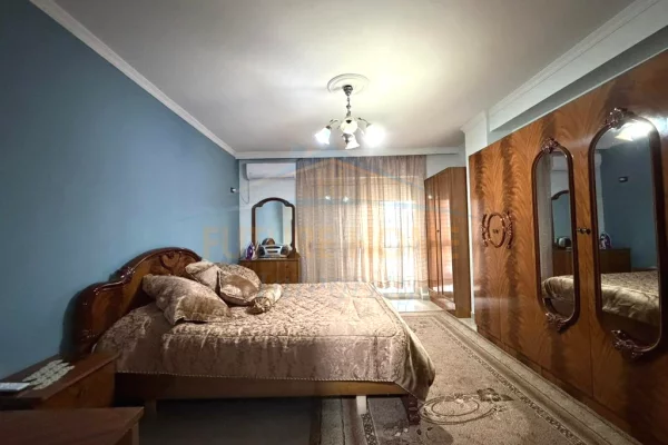 Shtepi ne shitje Apartament ne Tirane, 2+1, Mobilimi E mobiluar, Pagesa 260,000  Euro.